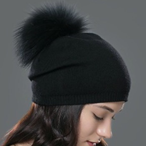 NWT-SOFT! Cashmere Blend Beanie w/ Raccoon Fur Pom - Picture 3 of 3